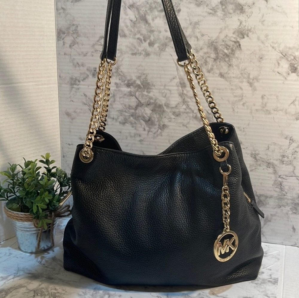 "SOLD" MICHAEL Michael Kors black Jet Set shoulder bag - Picture 1 of 10